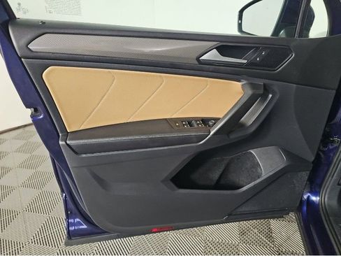 Used 2022 Volkswagen Tiguan SE AWD/4WD image 28