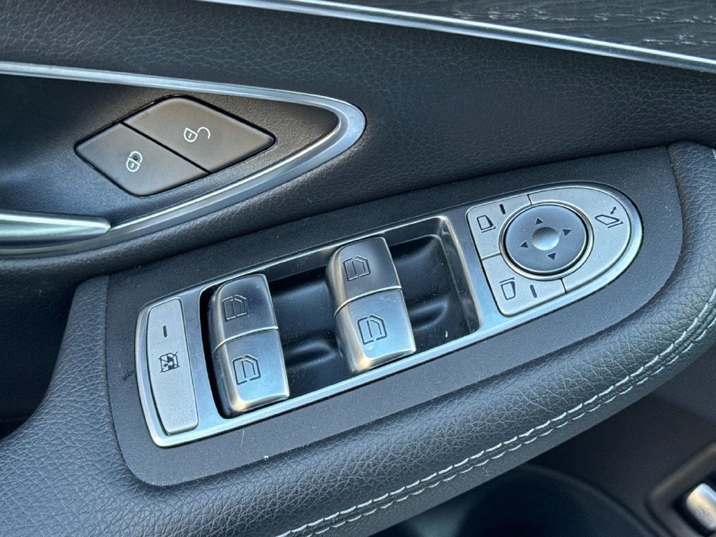Used 2020 Mercedes-Benz C 300 Sedan image 13