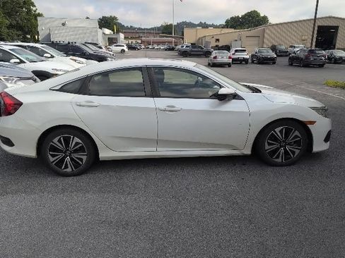Used 2018 Honda Civic EX-L image 9