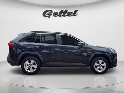 Used 2020 Toyota RAV4 XLE FWD image 4