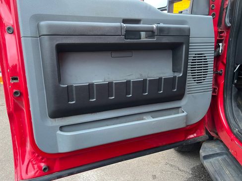 Used 2015 Ford F550 4x4 Regular Cab Super Duty image 8