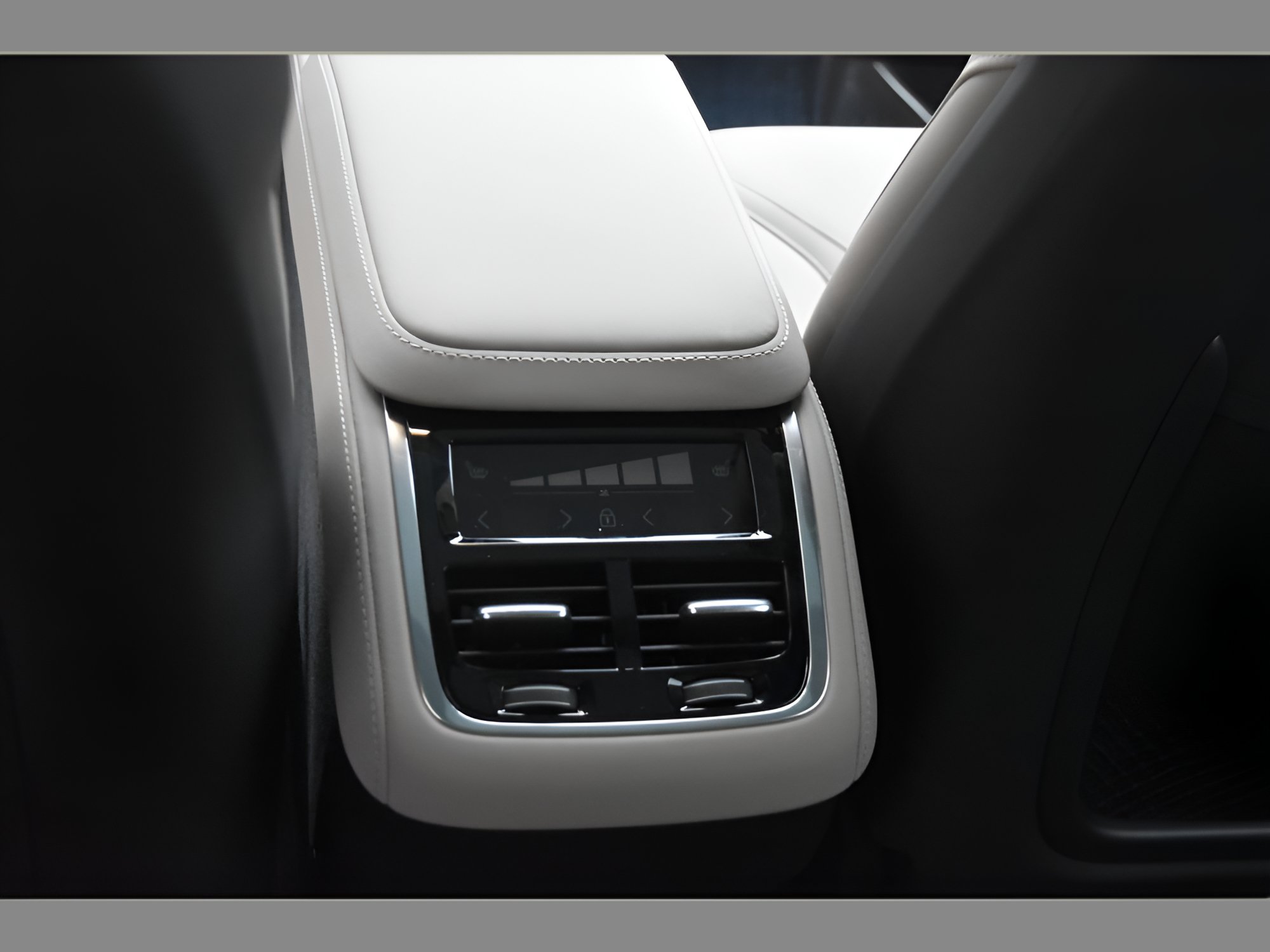 Certified 2026 Volvo XC90 B6 Core w/ Protection Package Premier AWD/4WD image 16