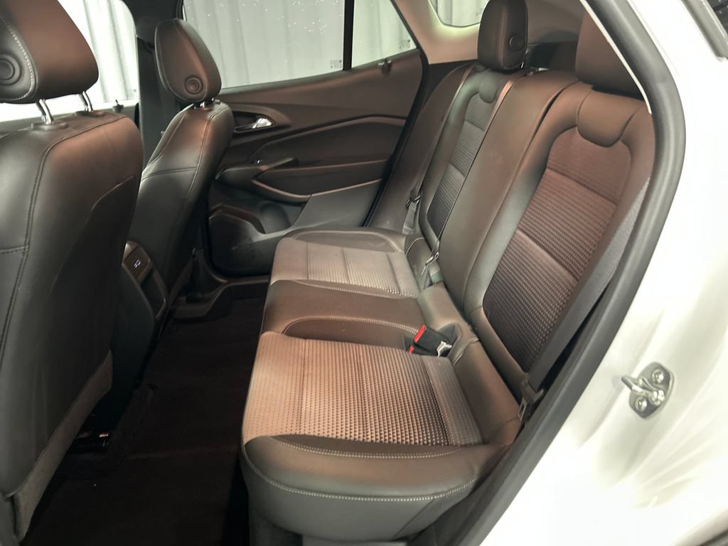 Used 2025 Chevrolet Trax LT FWD image 21