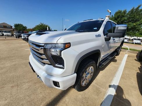 Used 2024 Chevrolet Silverado 2500 High Country w/ High Country Premium Package AWD/4WD image 3