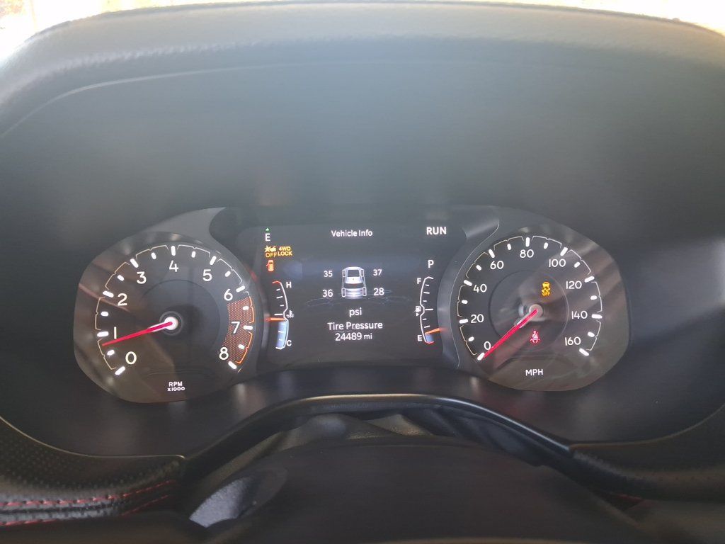 Used 2025 Jeep Compass Trailhawk AWD/4WD image 2
