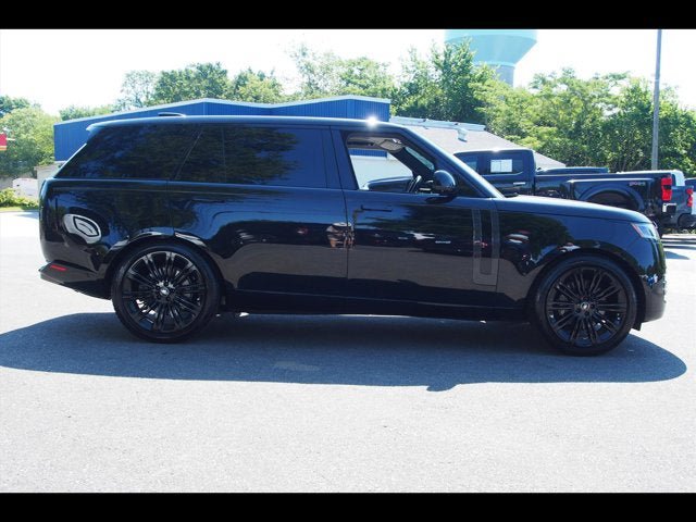 Used 2025 Land Rover Range Rover Long Wheelbase SE AWD/4WD image 6