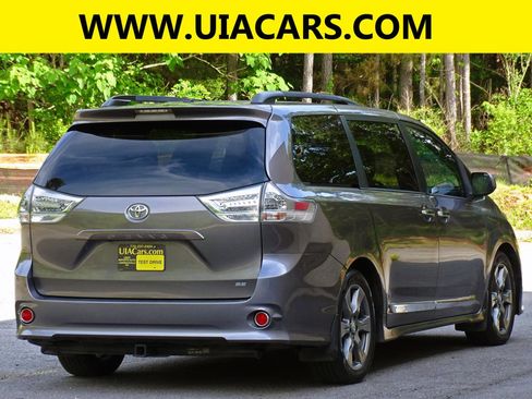 Used 2017 Toyota Sienna SE FWD image 9
