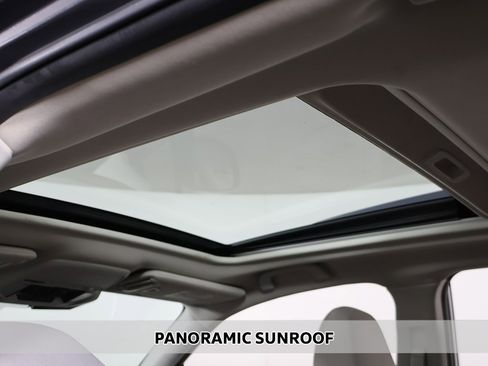 Used 2023 Subaru Forester Premium image 3