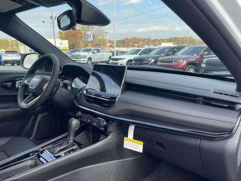 New 2026 Jeep Compass Latitude image 14