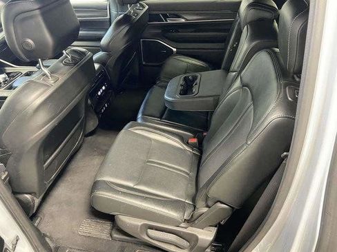 Used 2024 Jeep Wagoneer L Series II w/ Flexible Seating Group image 10