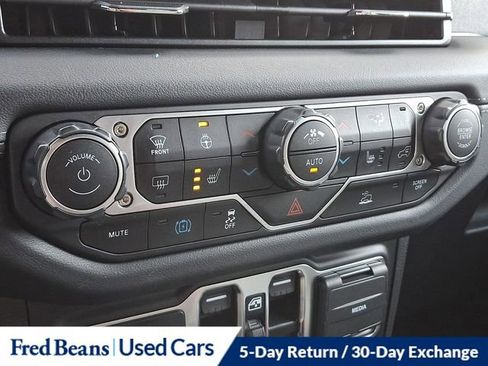 Used 2024 Jeep Wrangler Unlimited Sahara image 18