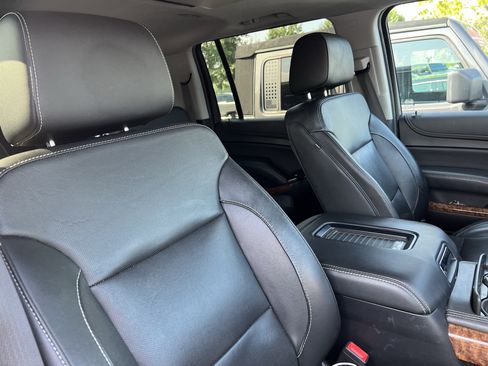 Used 2020 Chevrolet Suburban Premier AWD/4WD image 36