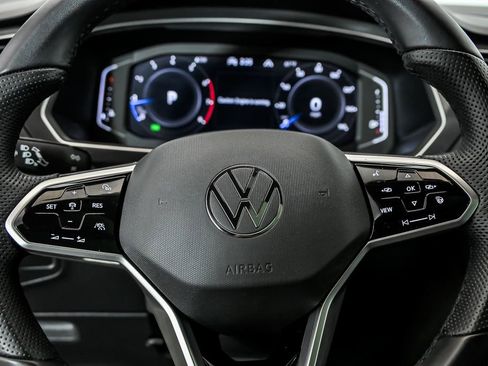 Used 2024 Volkswagen Tiguan SEL R-Line image 18