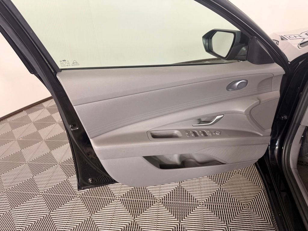 Used 2024 Hyundai Elantra SEL FWD image 16