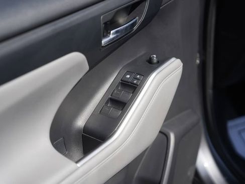 Used 2021 Toyota Highlander XLE image 29