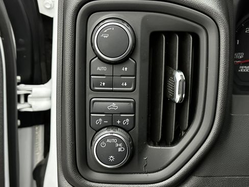 Used 2022 Chevrolet Silverado 1500 Custom Trail Boss w/ Realtree Special Edition image 19