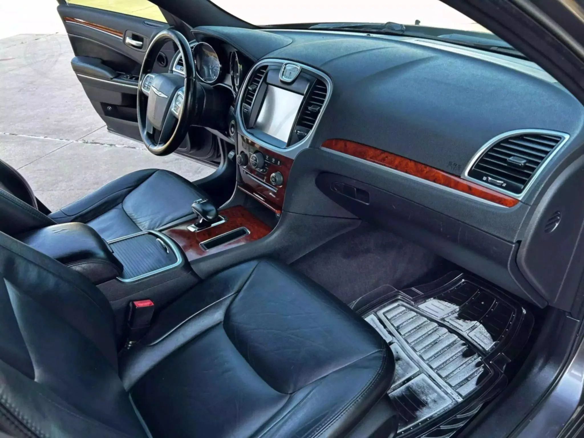 Used 2013 Chrysler 300 RWD image 14