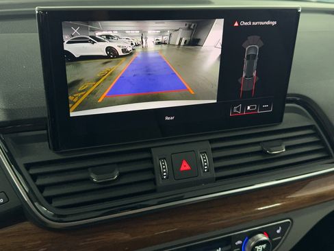 Used 2023 Audi Q5 Premium w/ Convenience Package image 24