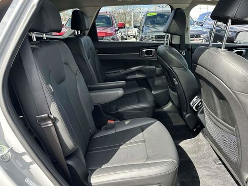 Used 2025 Kia Sorento EX w/ Panoramic Sunroof Package image 20