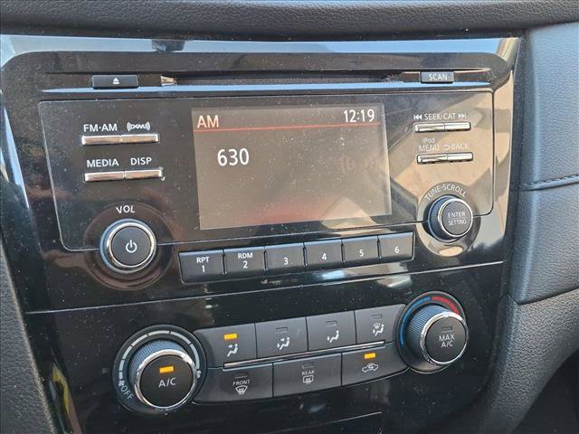 Used 2017 Nissan Rogue S AWD/4WD image 16