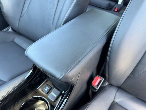 Used 2022 Toyota Prius Prime Limited FWD image 31