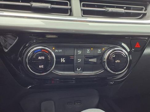 Used 2025 Chevrolet Trax LT image 11