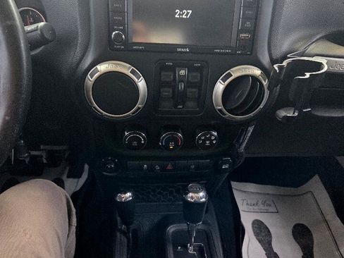 Used 2016 Jeep Wrangler Unlimited Sahara w/ Connectivity Group image 21