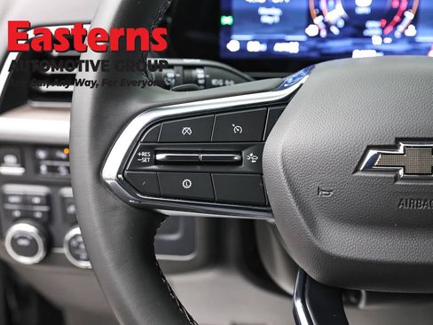 Used 2025 Chevrolet Suburban Z71 AWD/4WD image 15