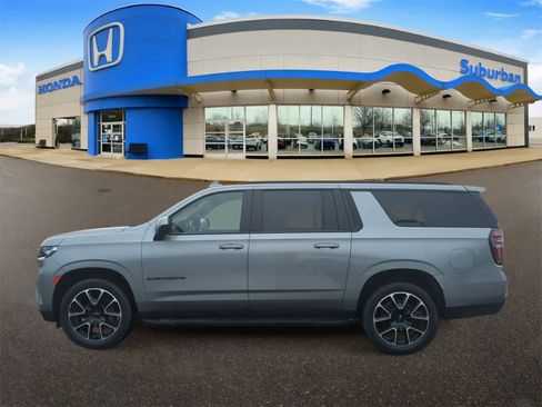 Used 2023 Chevrolet Suburban RST image 5