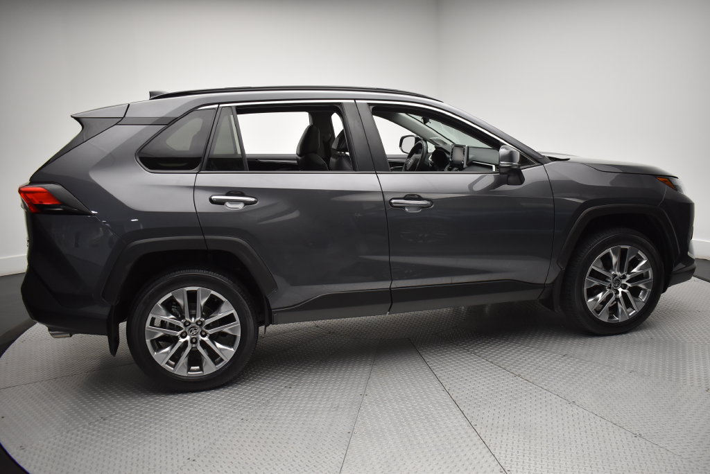 Used 2022 Toyota RAV4 Limited AWD/4WD image 4
