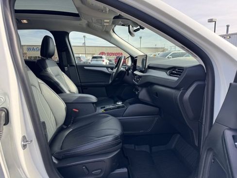 Used 2025 Ford Escape Platinum w/ Premium Technology Package image 37