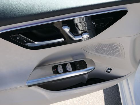 Used 2023 Mercedes-Benz C 300 Sedan image 12