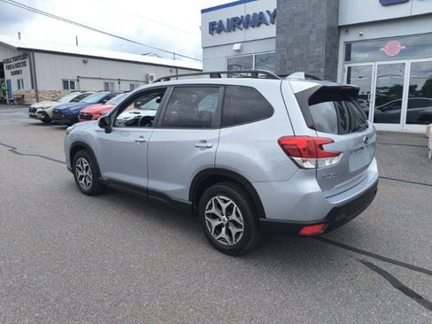 Used 2022 Subaru Forester Premium AWD/4WD image 2