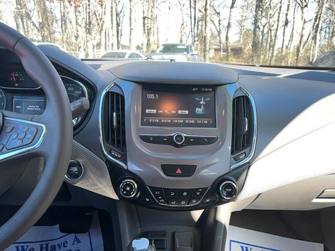 Used 2017 Chevrolet Cruze LT w/ Convenience Package image 13