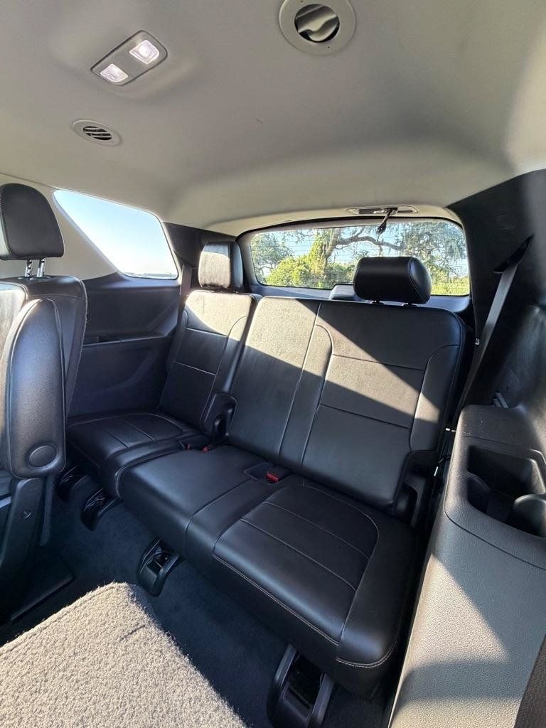 Used 2021 Chevrolet Traverse LT w/ LT Premium Package AWD/4WD image 14