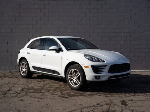 Certified 2018 Porsche Macan image 8