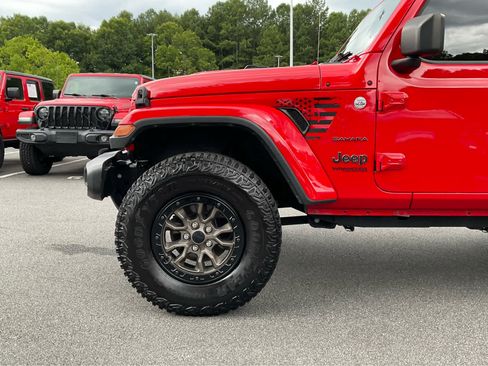 Used 2022 Jeep Wrangler Unlimited Sahara w/ LED Lighting Group AWD/4WD image 12