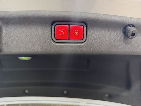 Used 2023 Mercedes-Benz C 300 Sedan image 29