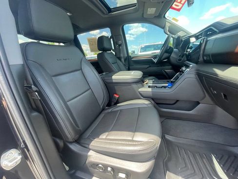 Used 2025 GMC Sierra 2500 Denali w/ Technology Package AWD/4WD image 29