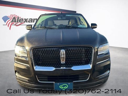 Used 2022 Lincoln Navigator Reserve image 2