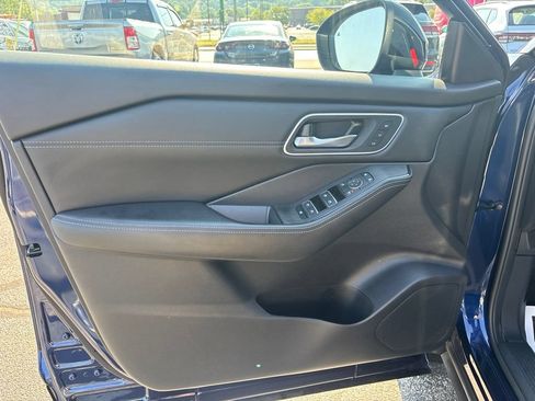 Used 2024 Nissan Rogue Platinum w/ Platinum Premium Package AWD/4WD image 14