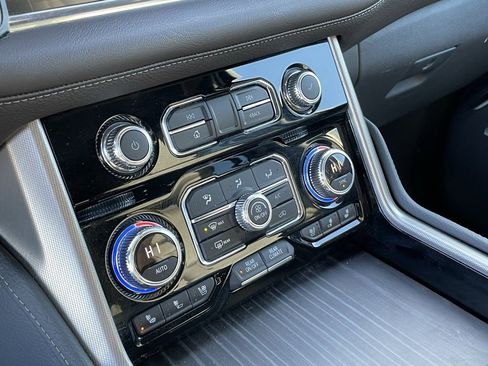 Used 2022 GMC Yukon XL Denali image 17