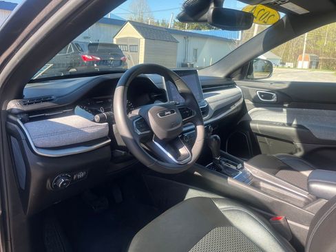 Used 2024 Jeep Compass Latitude AWD/4WD image 16