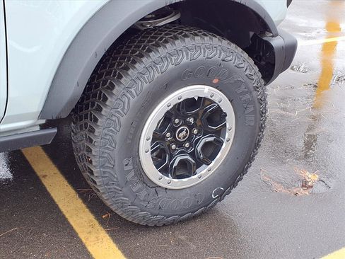 Used 2024 Ford Bronco Black Diamond w/ Sasquatch Package image 27