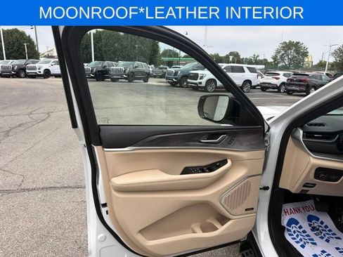 Used 2023 Jeep Grand Cherokee Limited w/ Trailer Tow Prep Group (B) AWD/4WD image 22