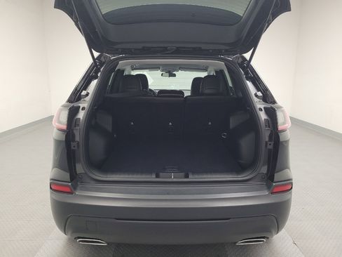 Used 2019 Jeep Cherokee Latitude Plus w/ Cold Weather Group image 29