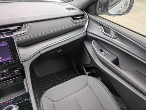 New 2025 Jeep Grand Cherokee Laredo X w/ Luxury Tech Group I image 17