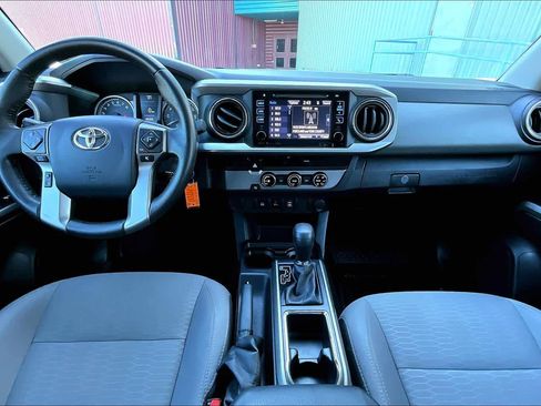 Used 2017 Toyota Tacoma SR5 w/ Tow Package image 16