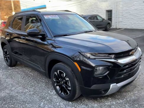 Used 2023 Chevrolet TrailBlazer LT w/ Convenience Package image 2