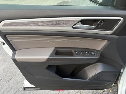 Used 2022 Volkswagen Atlas Cross Sport SE image 24